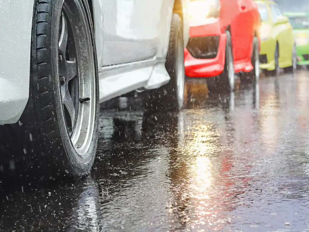 Safe braking in difficult weather conditions - ROTINGER guide